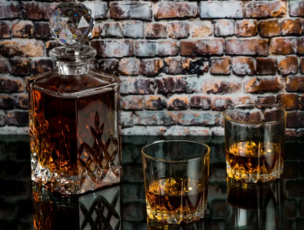 close up of a decanter full of whiskey and two gla 2026 03 26 07 24 08 utc (1)