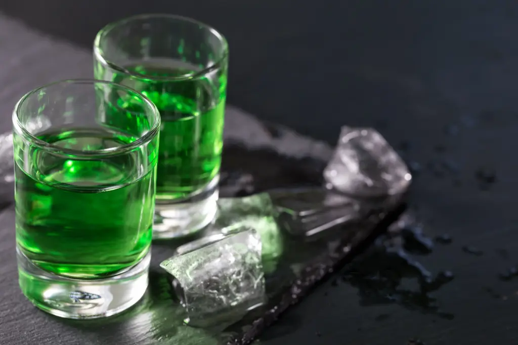 green drinks with ice cubes on black 2026 03 17 00 21 43 utc