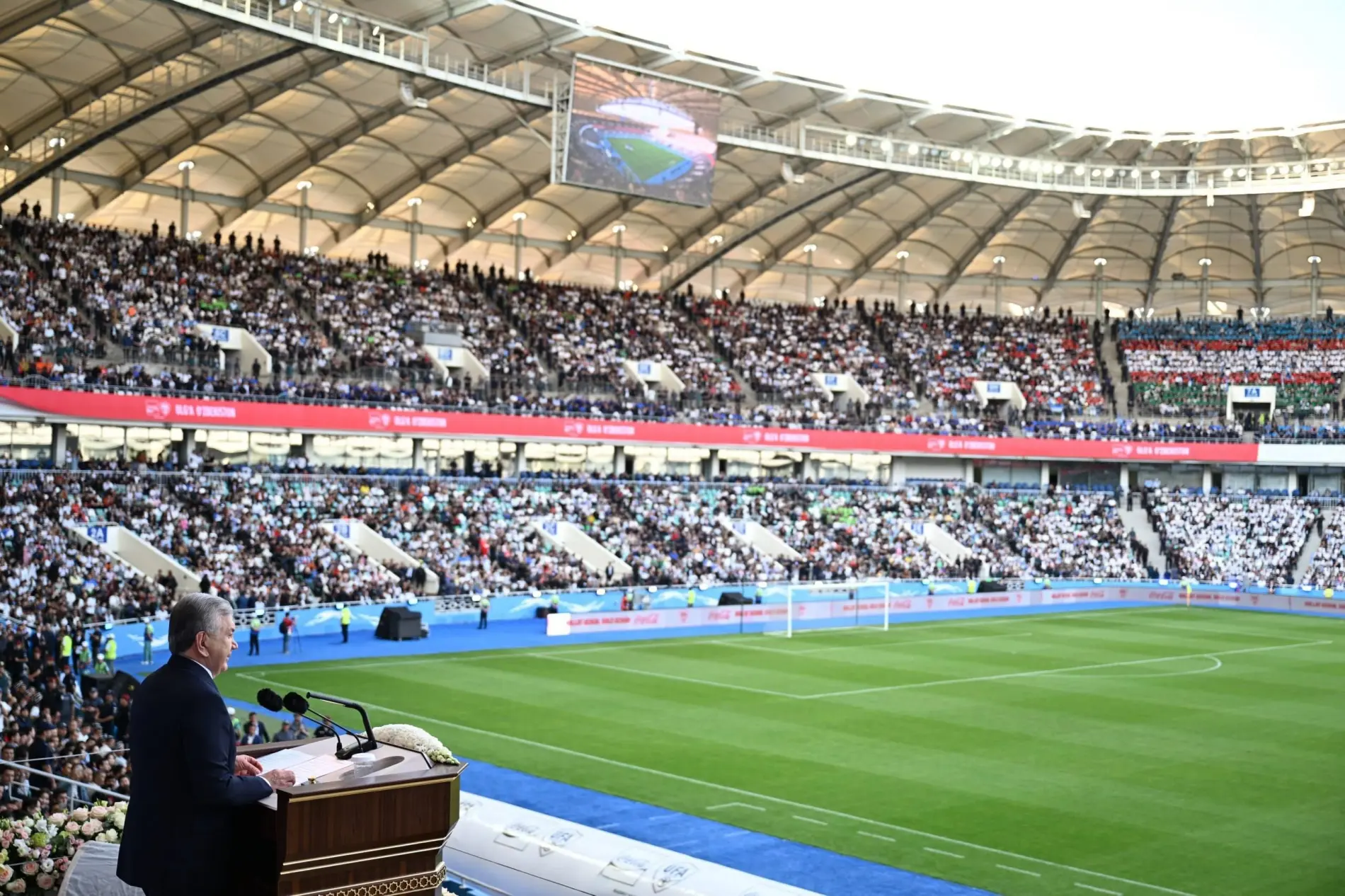 Stadium wide architecture