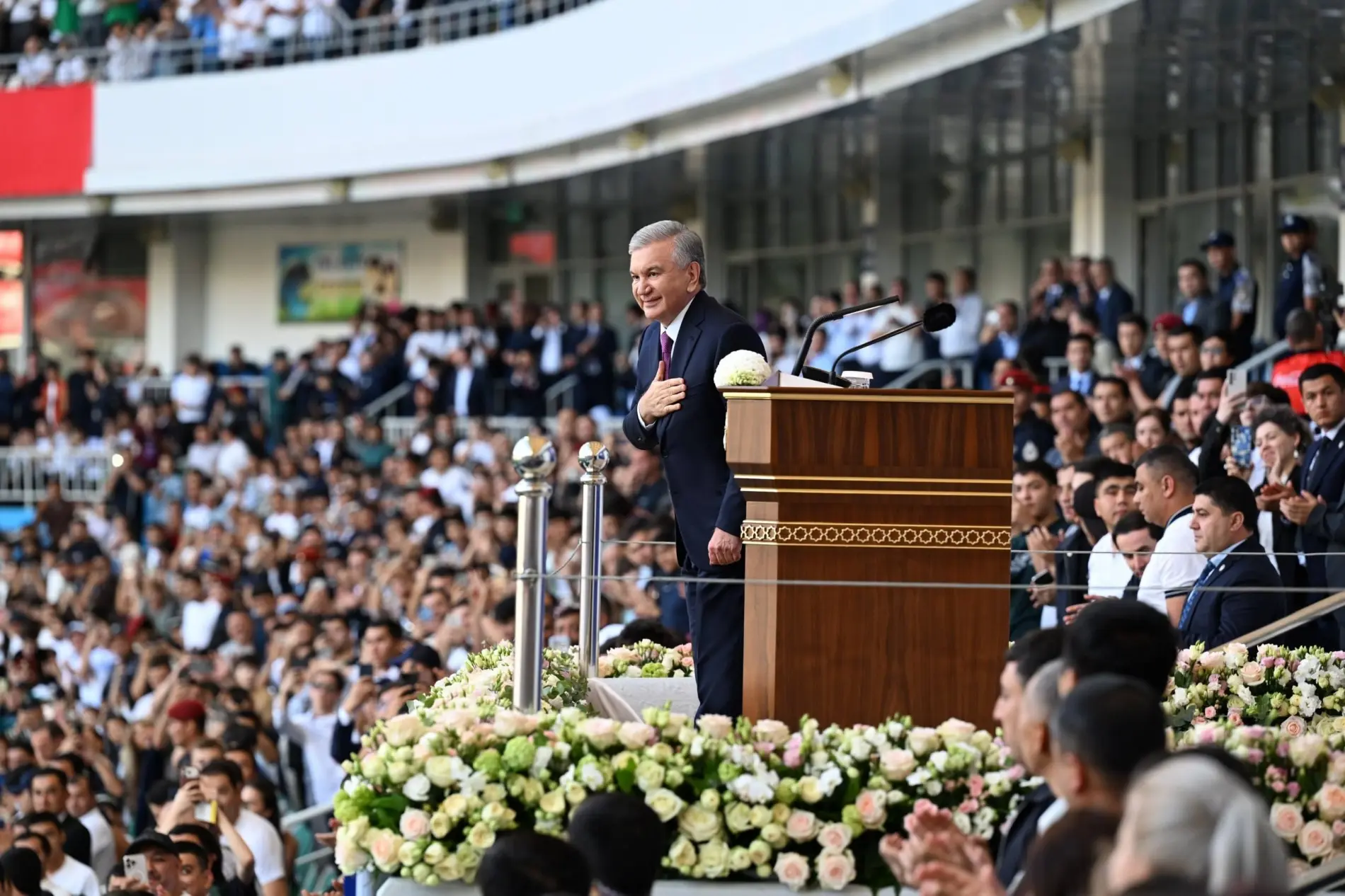 President podium crowd
